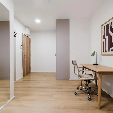 Blueground 7 Furnished Dox Museum Prg-21 דירה פראג